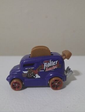 Hot Wheels Roller Toaster die-cast toy car from the "Fast Foodie"